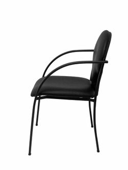 Modelo Hellin  Pack de 2 sillas confidente ergonómica con brazos fijos incorporados, apilable y estructura en color negro  Asiento y respaldo tapizados en tejido piel color negro