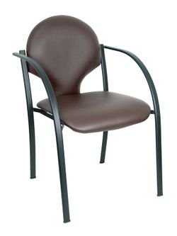 Modelo Hellin  Pack de 2 sillas confidente ergonómica con brazos fijos incorporados, apilable y estructura en color negro  Asiento y respaldo tapizados en tejido SIMILPIEL color marrón oscuro.