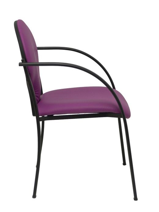 Modelo Hellin  Pack de 2 sillas confidente ergonómica con brazos fijos incorporados, apilable y estructura en color negro  Asiento y respaldo tapizados en tejido SIMILPIEL color morado.