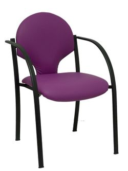 Modelo Hellin  Pack de 2 sillas confidente ergonómica con brazos fijos incorporados, apilable y estructura en color negro  Asiento y respaldo tapizados en tejido SIMILPIEL color morado.