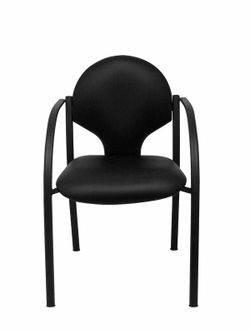 Modelo Hellin  Pack de 2 sillas confidente ergonómica con brazos fijos incorporados, apilable y estructura en color negro  Asiento y respaldo tapizados en tejido SIMILPIEL color negro