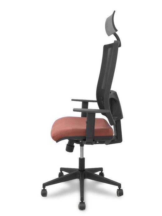 Modelo Horna - Silla de oficina ergonómica con mecanismo sincro con traslack y regulable en altura - Respaldo alto de malla transpirable con cabecero fijo y apoyo lumbar regulable. Asiento tapizado en tejido BALI color marrón.
