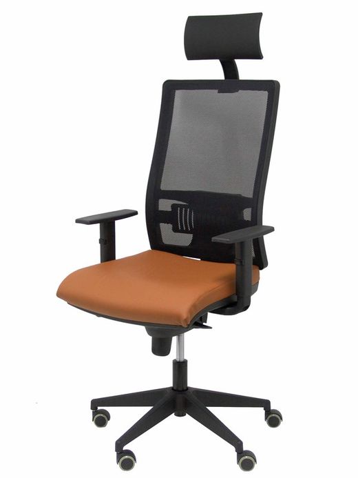 Modelo Horna  Silla de oficina ergonómica con mecanismo sincro y regulable en altura  Respaldo alto de malla transpirable con cabecero y asiento tapizado en piel color marrón (CON CABECERO INCLUIDO)