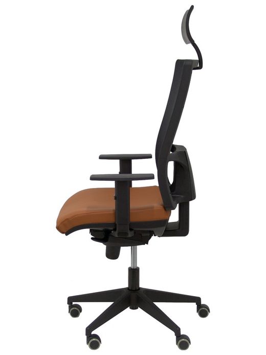 Modelo Horna  Silla de oficina ergonómica con mecanismo sincro y regulable en altura  Respaldo alto de malla transpirable con cabecero y asiento tapizado en piel color marrón (CON CABECERO INCLUIDO)