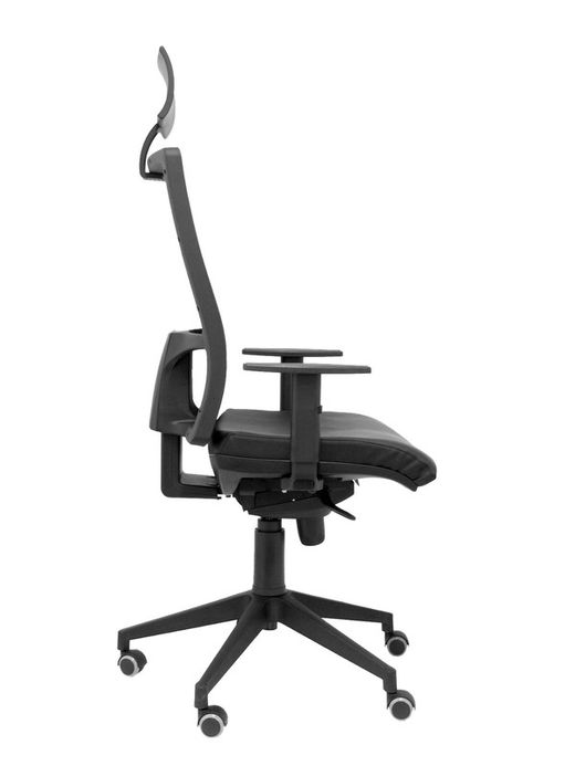 Modelo Horna  Silla de oficina ergonómica con mecanismo sincro y regulable en altura  Respaldo alto de malla transpirable con cabecero y asiento tapizado en piel color negro (CON CABECERO INCLUIDO)