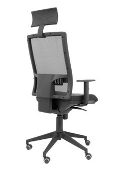 Modelo Horna  Silla de oficina ergonómica con mecanismo sincro y regulable en altura  Respaldo alto de malla transpirable con cabecero y asiento tapizado en piel color negro (CON CABECERO INCLUIDO)