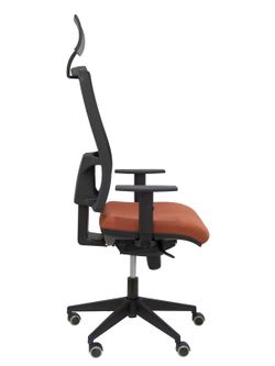 Modelo Horna - Silla de oficina ergonómica con mecanismo sincro y regulable en altura - Respaldo alto de malla transpirable con cabecero y asiento tapizado en tejido BALI color marrón (CON CABECERO INCLUIDO)