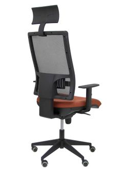 Modelo Horna - Silla de oficina ergonómica con mecanismo sincro y regulable en altura - Respaldo alto de malla transpirable con cabecero y asiento tapizado en tejido BALI color marrón (CON CABECERO INCLUIDO)