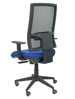 Modelo Horna - Silla de oficina ergonómica con mecanismo sincro y regulable en altura - Respaldo alto de malla transpirable y asiento tapizado en tejido BALI color azul.