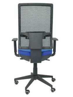 Modelo Horna - Silla de oficina ergonómica con mecanismo sincro y regulable en altura - Respaldo alto de malla transpirable y asiento tapizado en tejido BALI color azul.