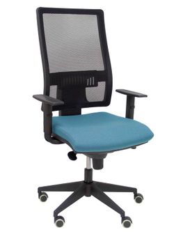 Modelo Horna - Silla de oficina ergonómica con mecanismo sincro y regulable en altura - Respaldo alto de malla transpirable  y asiento tapizado en tejido BALI color azul cielo.