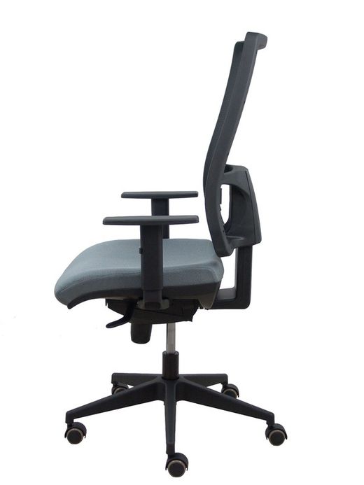 Modelo Horna - Silla de oficina ergonómica con mecanismo sincro y regulable en altura - Respaldo alto de malla transpirable  y asiento tapizado en tejido BALI color gris medio.