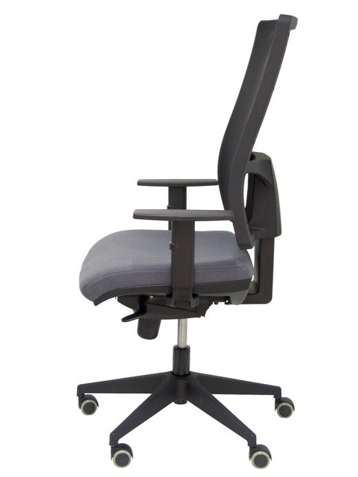 Modelo Horna - Silla de oficina ergonómica con mecanismo sincro y regulable en altura - Respaldo alto de malla transpirable y asiento tapizado en tejido BALI color gris oscuro.