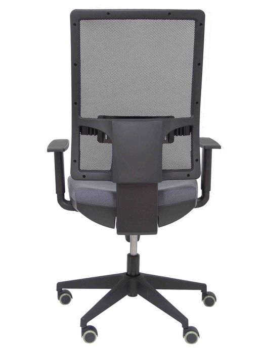 Modelo Horna - Silla de oficina ergonómica con mecanismo sincro y regulable en altura - Respaldo alto de malla transpirable y asiento tapizado en tejido BALI color gris oscuro.