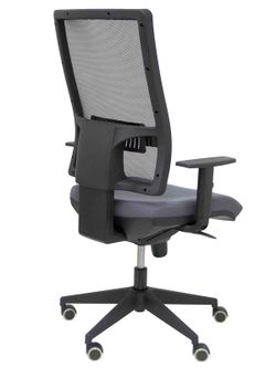 Modelo Horna - Silla de oficina ergonómica con mecanismo sincro y regulable en altura - Respaldo alto de malla transpirable y asiento tapizado en tejido BALI color gris oscuro.