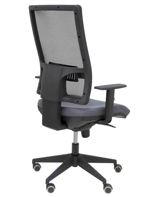 Modelo Horna - Silla de oficina ergonómica con mecanismo sincro y regulable en altura - Respaldo alto de malla transpirable y asiento tapizado en tejido BALI color gris oscuro.