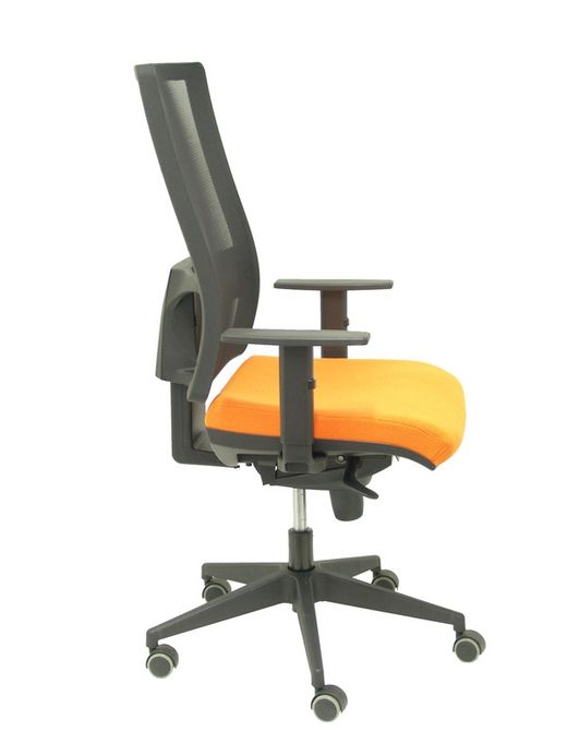 Modelo Horna - Silla de oficina ergonómica con mecanismo sincro y regulable en altura - Respaldo alto de malla transpirable y asiento tapizado en tejido BALI color naranja
