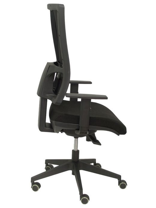 Modelo Horna - Silla de oficina ergonómica con mecanismo sincro y regulable en altura - Respaldo alto de malla transpirable y asiento tapizado en tejido BALI color negro.