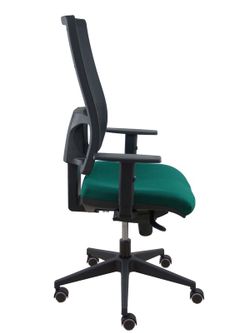 Modelo Horna - Silla de oficina ergonómica con mecanismo sincro y regulable en altura - Respaldo alto de malla transpirable  y asiento tapizado en tejido BALI color verde botella.