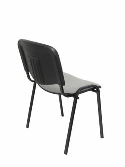 Modelo Iso  Pack de 1 silla confidentes ergonómica, apilable, multiusos y estructura en color negro. Asiento y respaldo tapizados en tejido ARAN color gris. Se entrega montada en una caja.