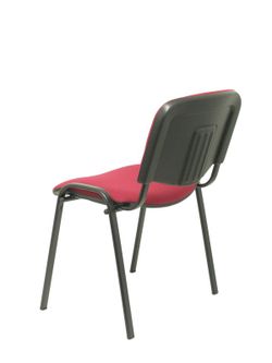 Modelo Iso  Pack de 2 sillas confidentes ergonómica, apilable, multiusos y estructura en color negro. Asiento y respaldo tapizados en tejido bali color granate.