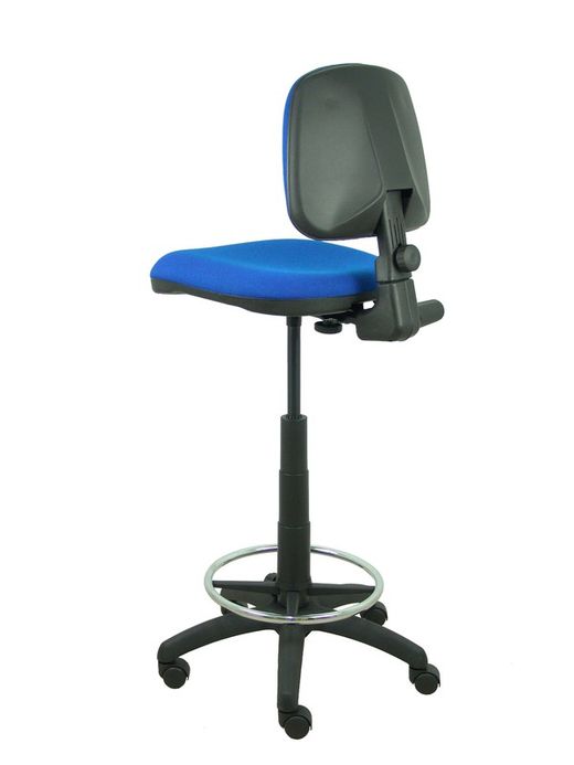 Modelo Isso - Taburete ergonómico giratorio y regulable en altura con aro reposapiés cromado (INCLUIDO)  Asiento y respaldo tapizados en tejido bali color azul.
