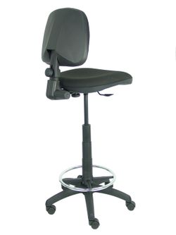 Modelo Isso - Taburete ergonómico giratorio y regulable en altura con aro reposapiés cromado (INCLUIDO)  Asiento y respaldo tapizados en tejido bali color negro.