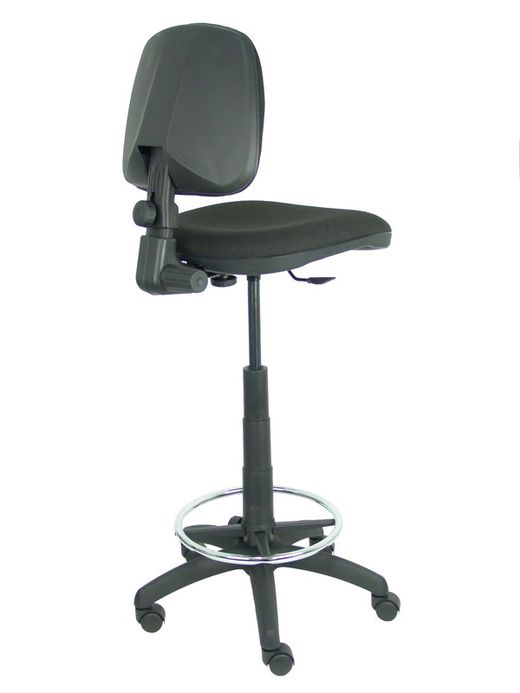 Modelo Isso - Taburete ergonómico giratorio y regulable en altura con aro reposapiés cromado (INCLUIDO)  Asiento y respaldo tapizados en tejido bali color negro.