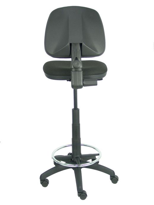 Modelo Isso - Taburete ergonómico giratorio y regulable en altura con aro reposapiés cromado (INCLUIDO)  Asiento y respaldo tapizados en tejido bali color negro.