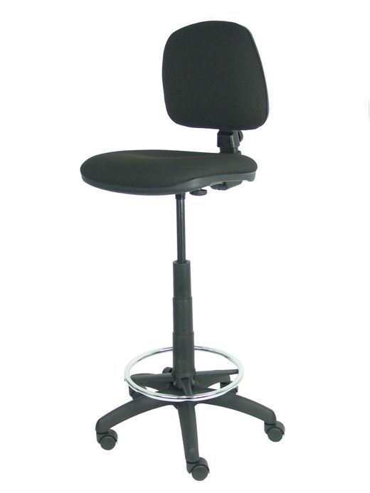 Modelo Isso - Taburete ergonómico giratorio y regulable en altura con aro reposapiés cromado (INCLUIDO)  Asiento y respaldo tapizados en tejido bali color negro.