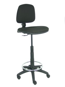 Modelo Isso - Taburete ergonómico giratorio y regulable en altura con aro reposapiés cromado (INCLUIDO)  Asiento y respaldo tapizados en tejido bali color negro.