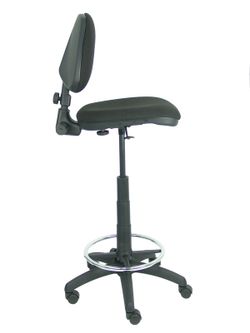 Modelo Isso - Taburete ergonómico giratorio y regulable en altura con aro reposapiés cromado (INCLUIDO)  Asiento y respaldo tapizados en tejido bali color negro.