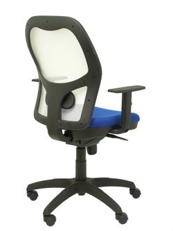 Modelo Jorquera - Silla de oficina ergonómica con mecanismo sincro, brazos regulables y ajustable en altura - Respaldo de malla transpirable en color blanco y asiento tapizados en tejido BALI color azul