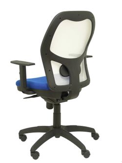 Modelo Jorquera - Silla de oficina ergonómica con mecanismo sincro, brazos regulables y ajustable en altura - Respaldo de malla transpirable en color blanco y asiento tapizados en tejido BALI color azul