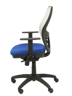 Modelo Jorquera - Silla de oficina ergonómica con mecanismo sincro, brazos regulables y ajustable en altura - Respaldo de malla transpirable en color blanco y asiento tapizados en tejido BALI color azul