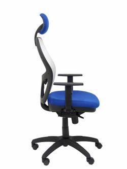 Modelo Jorquera - Silla de oficina ergonómica con mecanismo sincro, brazos regulables y ajustable en altura  Respaldo de malla transpirable en color blanco y asiento tapizados en tejido BALI color azul (CON CABECERO)