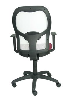 Modelo Jorquera - Silla de oficina ergonómica con mecanismo sincro, brazos regulables y ajustable en altura - Respaldo de malla transpirable en color blanco y asiento tapizados en tejido BALI color granate