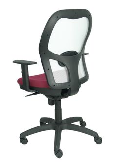 Modelo Jorquera - Silla de oficina ergonómica con mecanismo sincro, brazos regulables y ajustable en altura - Respaldo de malla transpirable en color blanco y asiento tapizados en tejido BALI color granate