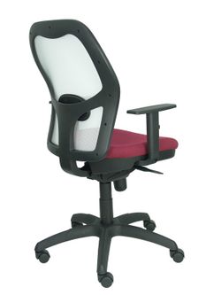 Modelo Jorquera - Silla de oficina ergonómica con mecanismo sincro, brazos regulables y ajustable en altura - Respaldo de malla transpirable en color blanco y asiento tapizados en tejido BALI color granate