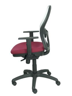Modelo Jorquera - Silla de oficina ergonómica con mecanismo sincro, brazos regulables y ajustable en altura - Respaldo de malla transpirable en color blanco y asiento tapizados en tejido BALI color granate