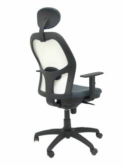 Modelo Jorquera - Silla de oficina ergonómica con mecanismo sincro, brazos regulables y ajustable en altura  Respaldo de malla transpirable en color blanco y asiento tapizados en tejido BALI color gris oscuro (CON CABECERO)