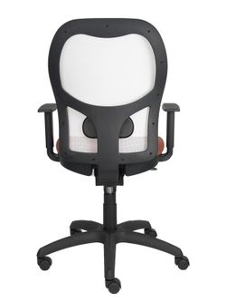 Modelo Jorquera - Silla de oficina ergonómica con mecanismo sincro, brazos regulables y ajustable en altura - Respaldo de malla transpirable en color blanco y asiento tapizados en tejido BALI color marrón