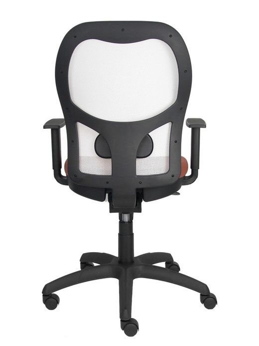 Modelo Jorquera - Silla de oficina ergonómica con mecanismo sincro, brazos regulables y ajustable en altura - Respaldo de malla transpirable en color blanco y asiento tapizados en tejido BALI color marrón