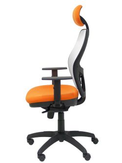 Modelo Jorquera - Silla de oficina ergonómica con mecanismo sincro, brazos regulables y ajustable en altura  Respaldo de malla transpirable en color blanco y asiento tapizados en tejido BALI color naranja (CON CABECERO)