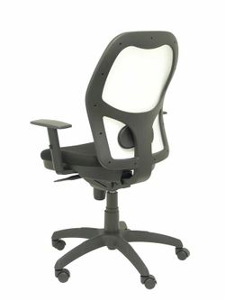 Modelo Jorquera  Silla de oficina ergonómica con mecanismo sincro, brazos regulables y ajustable en altura  Respaldo de malla transpirable en color blanco y asiento tapizados en tejido BALI color negro