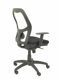 Modelo Jorquera  Silla de oficina ergonómica con mecanismo sincro, brazos regulables y ajustable en altura  Respaldo de malla transpirable en color blanco y asiento tapizados en tejido BALI color negro