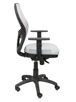 Modelo Jorquera - Silla de oficina ergonómica con mecanismo sincro, brazos regulables y ajustable en altura - Respaldo de malla transpirable en color gris y asiento tapizados en tejido BALI color gris
