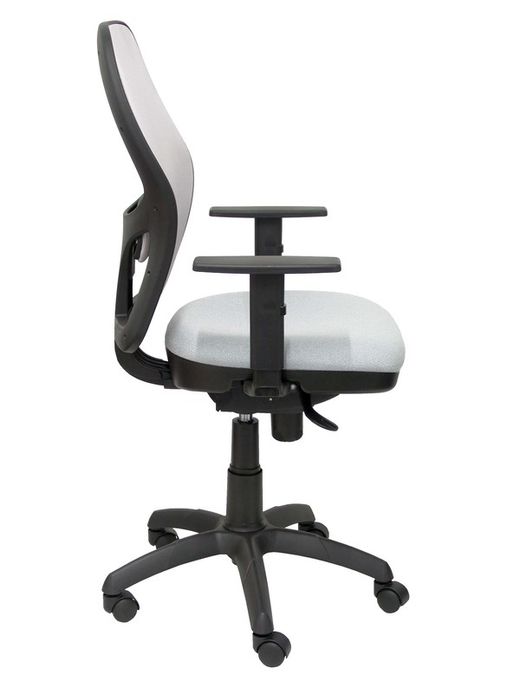Modelo Jorquera - Silla de oficina ergonómica con mecanismo sincro, brazos regulables y ajustable en altura - Respaldo de malla transpirable en color gris y asiento tapizados en tejido BALI color gris