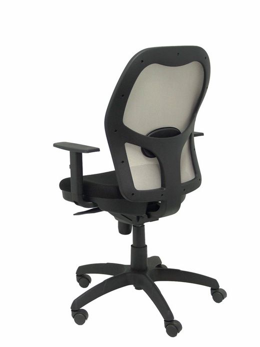 Modelo Jorquera - Silla de oficina ergonómica con mecanismo sincro, brazos regulables y ajustable en altura - Respaldo de malla transpirable en color gris y asiento tapizados en tejido BALI color negro