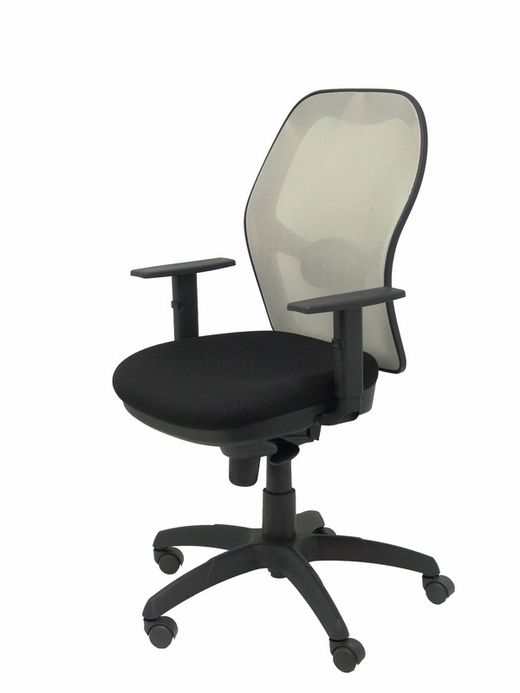 Modelo Jorquera - Silla de oficina ergonómica con mecanismo sincro, brazos regulables y ajustable en altura - Respaldo de malla transpirable en color gris y asiento tapizados en tejido BALI color negro